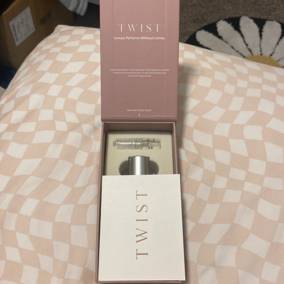 TWIST perfume - Picture 2 of 6